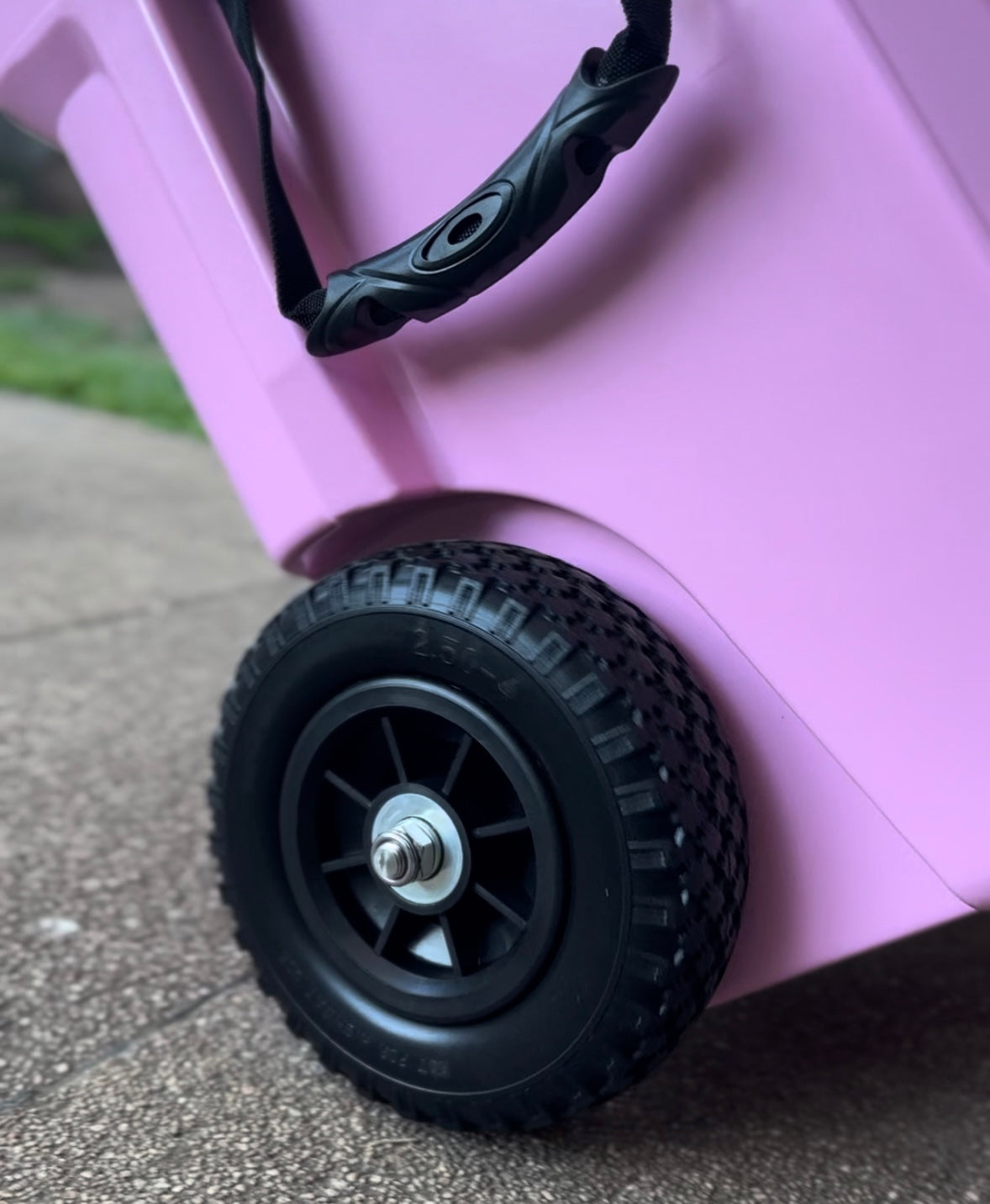 Hard Cooler Ruedas 35QT W-Series