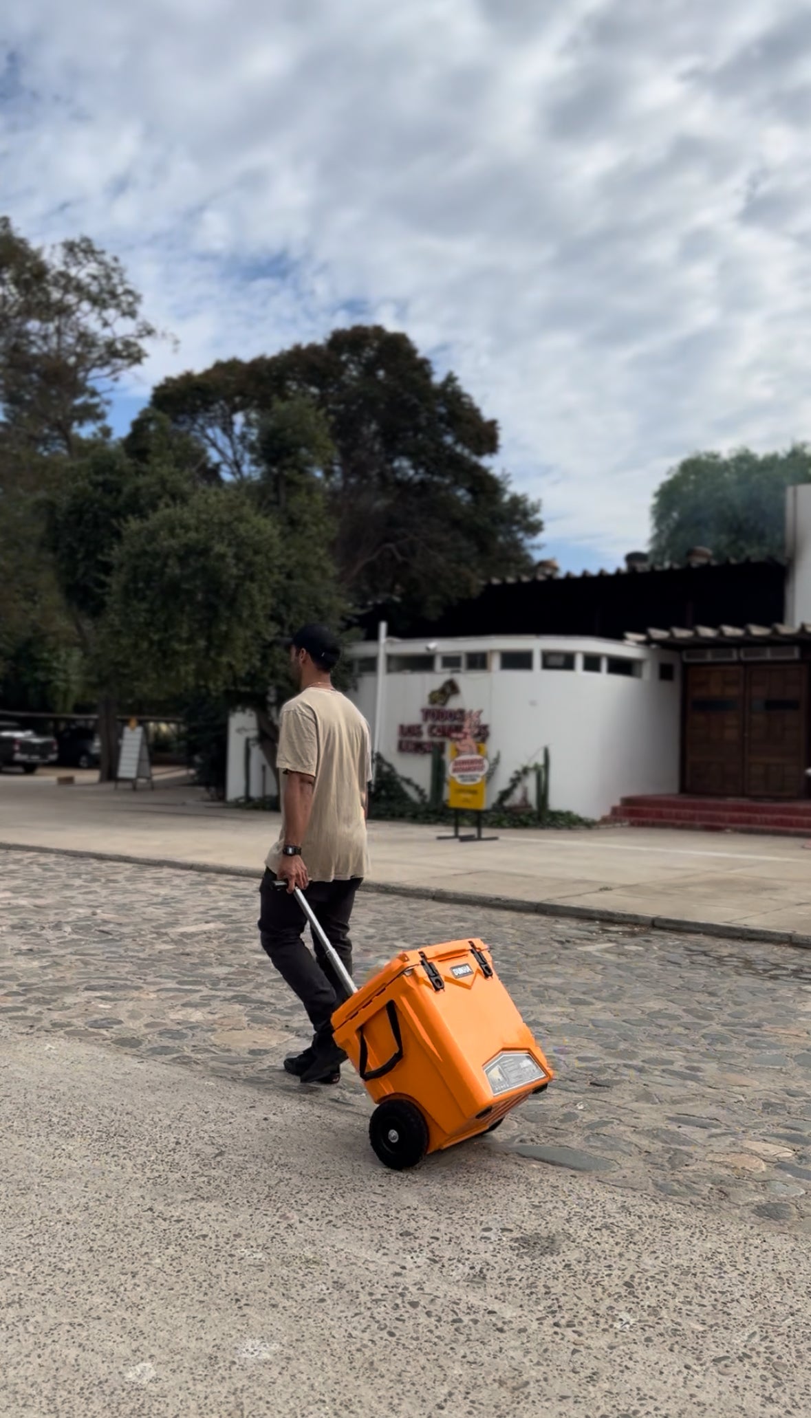 Hard Cooler Ruedas 35QT W-Series