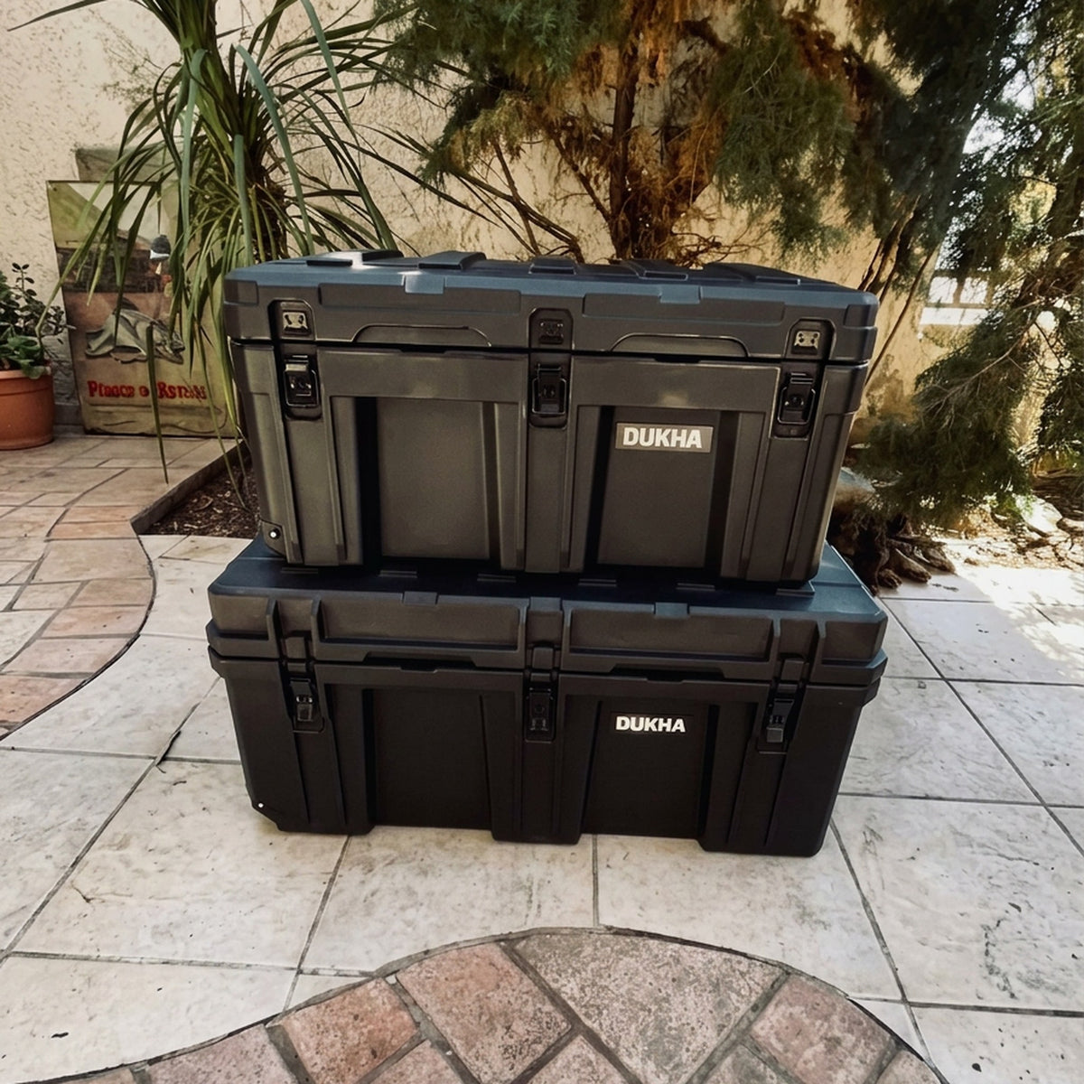 Hard Case DUKHA Titán 150L con ruedas, modelos 150L y 232L apilados